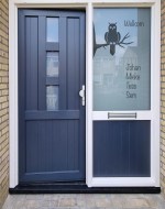 Raamfolie voordeur met uil en namen